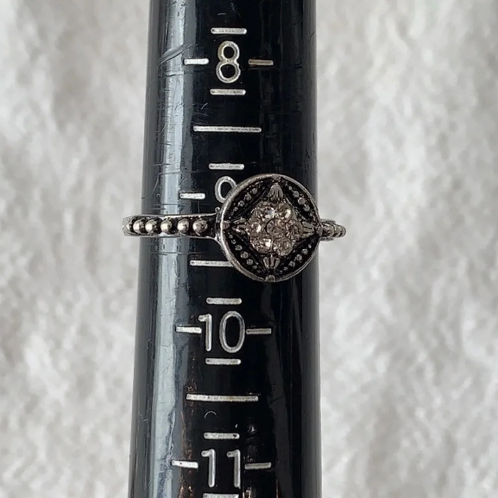 💐5/25 faux diamond small crystal antiqued finish silver tone cocktail ring